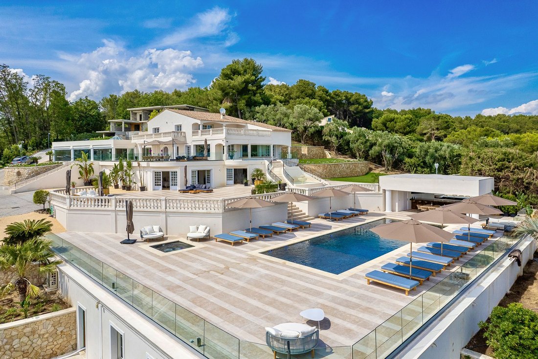 Villa in Mougins, Provence-Alpes-Côte d'Azur, France 1 - 18645227