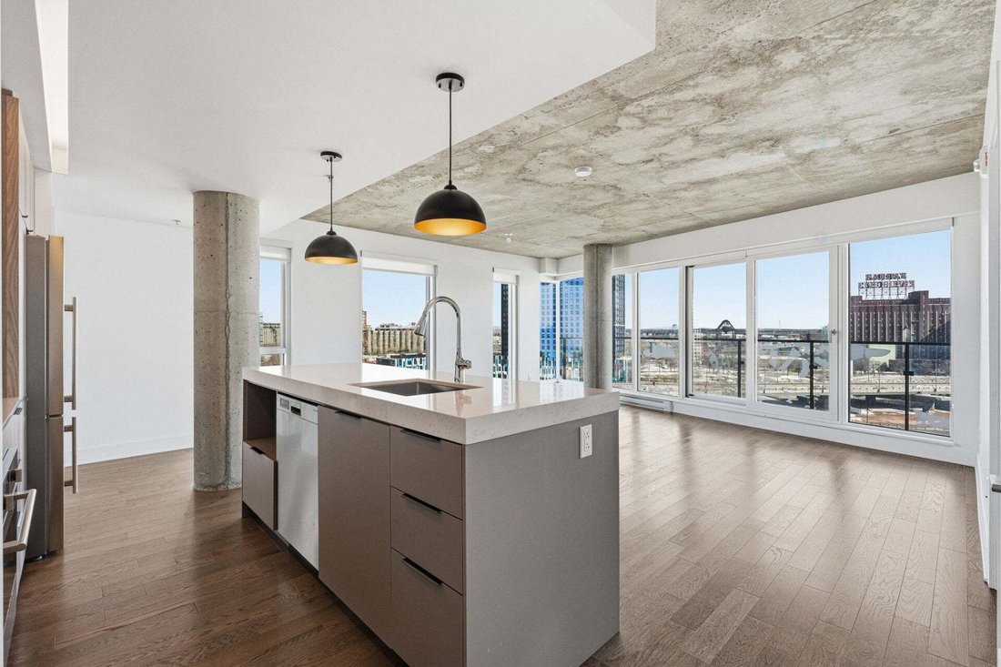 Condo in Montréal, Quebec, Canada 1 - 18644139