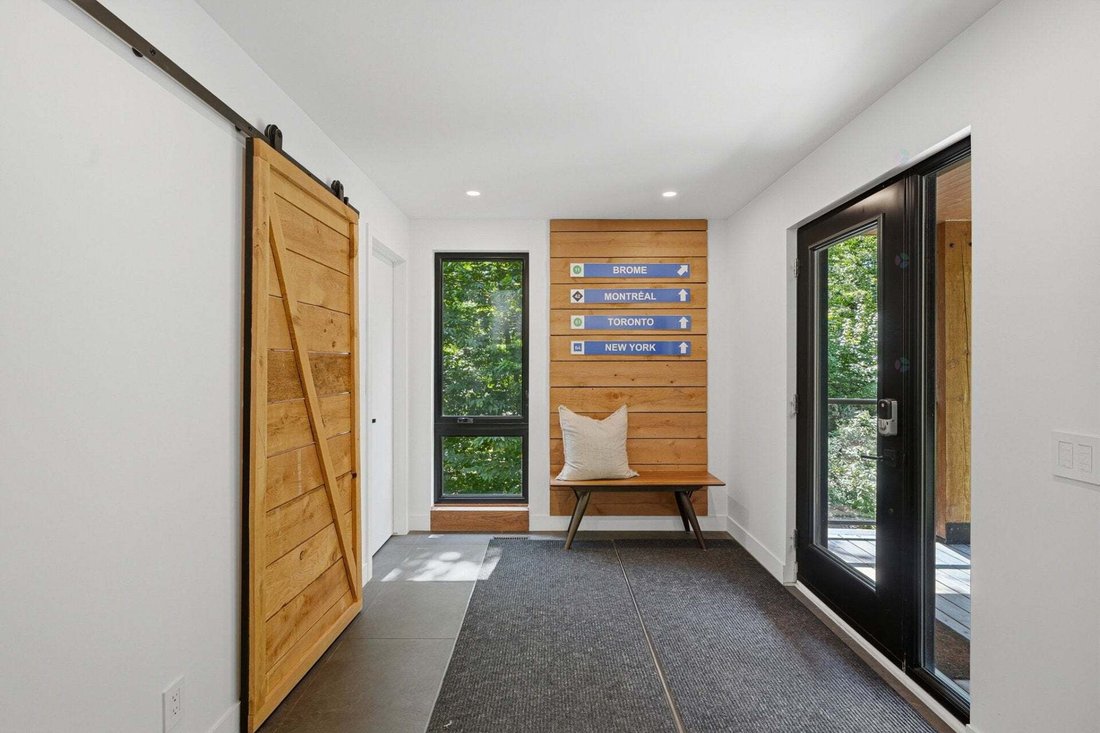 House in Bromont, Quebec, Canada 3 - 18643550