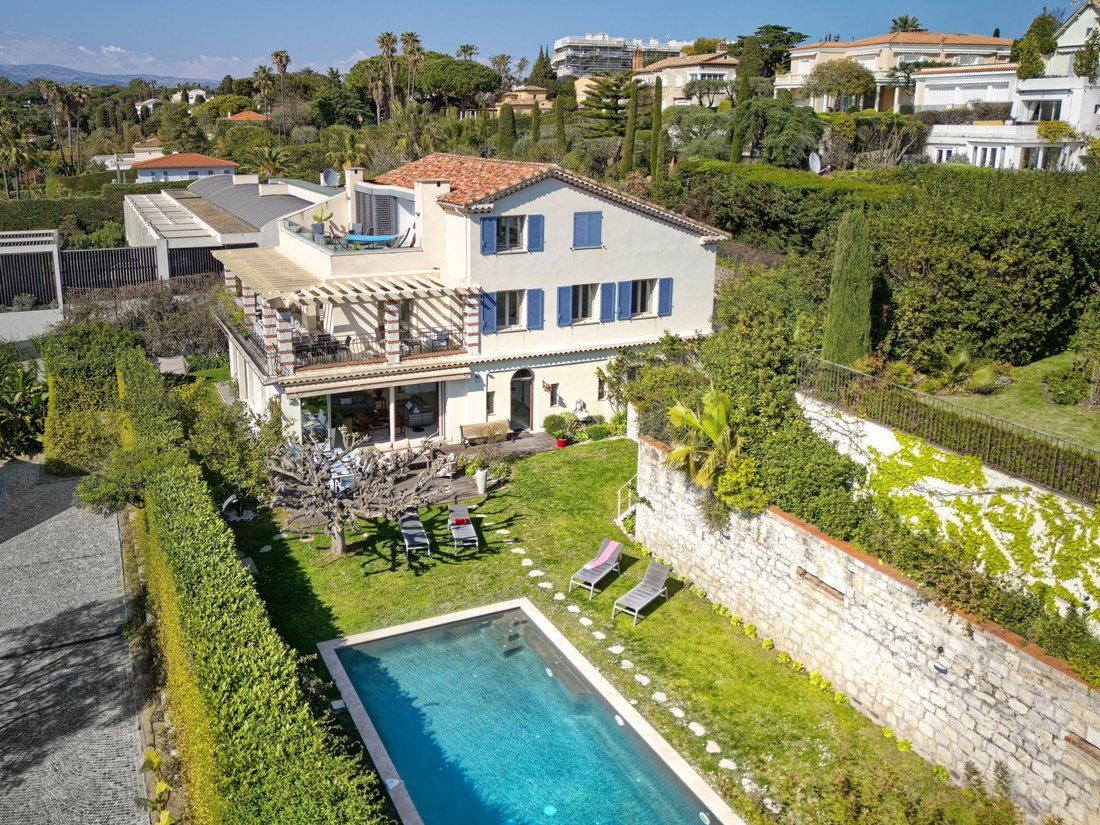Villa in Vieille Ville, Antibes, France 1 - 18645298