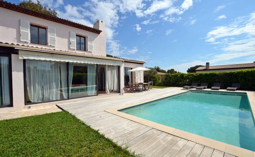 Villa in Village, Villeneuve-Loubet, France 1