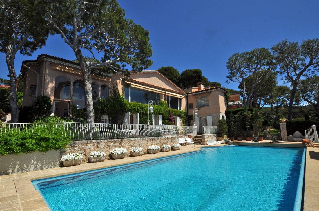 Villa in Saint-Jean-Cap-Ferrat, Provence-Alpes-Côte d'Azur, France 1 - 18644503
