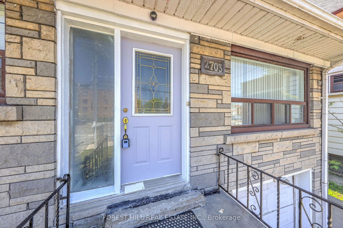 House in Toronto, Ontario, Canada 5 - 18642368