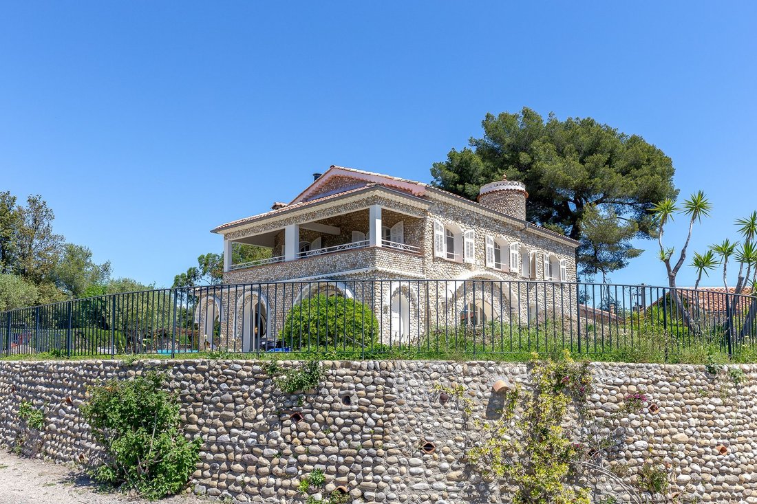 Villa in Saint-Paul-de-Vence, Provence-Alpes-Côte d'Azur, France 1 - 18645164