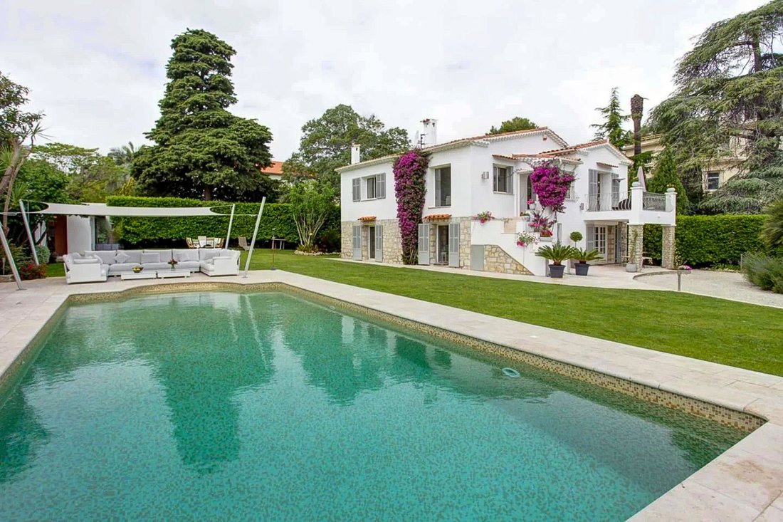 Villa in Vieille Ville, Antibes, France 1 - 18645232