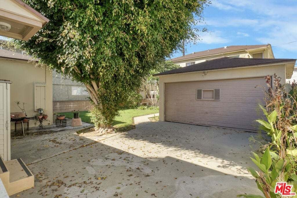 Los Angeles, California, United States 4 - 18645936