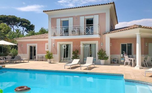 Villa in Vieille Ville, Antibes, France 1