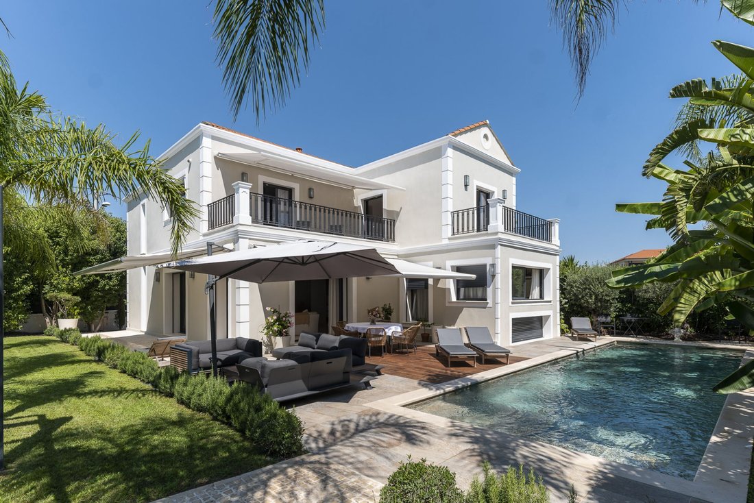 Villa in Vieille Ville, Antibes, France 1 - 18645102