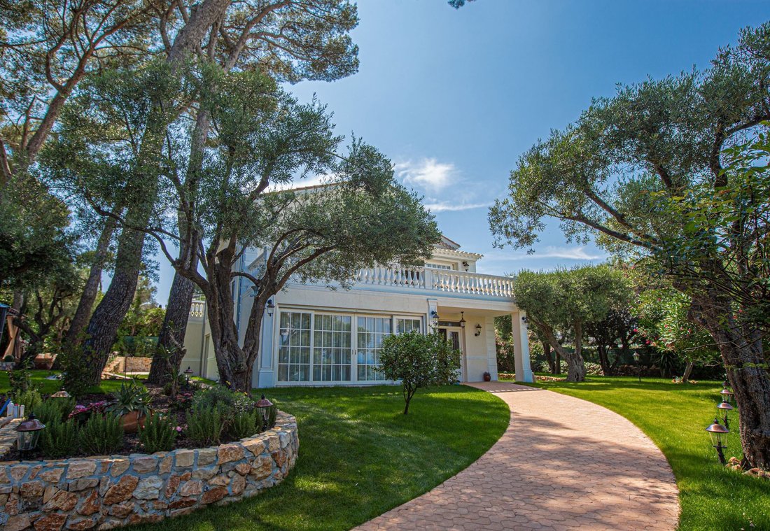 Villa in Vieille Ville, Antibes, France 1 - 18645130