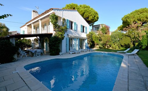 Villa in Vieille Ville, Antibes, France 1