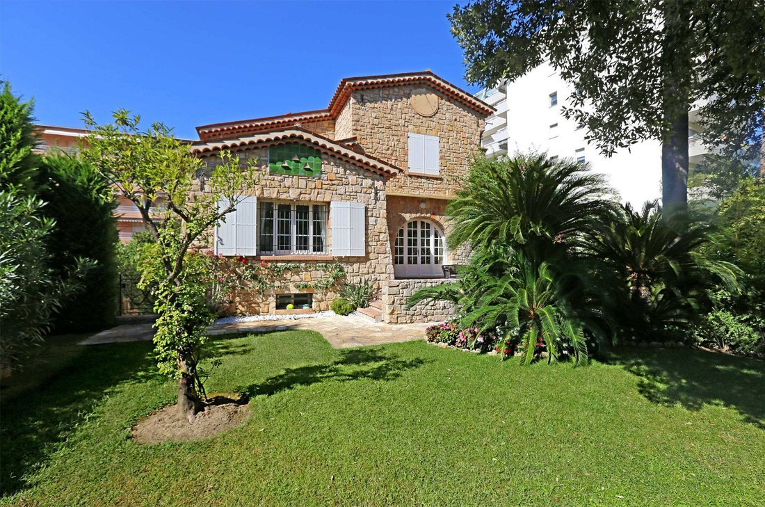 Villa in Cannes, Provence-Alpes-Côte d'Azur, France 1 - 18644884