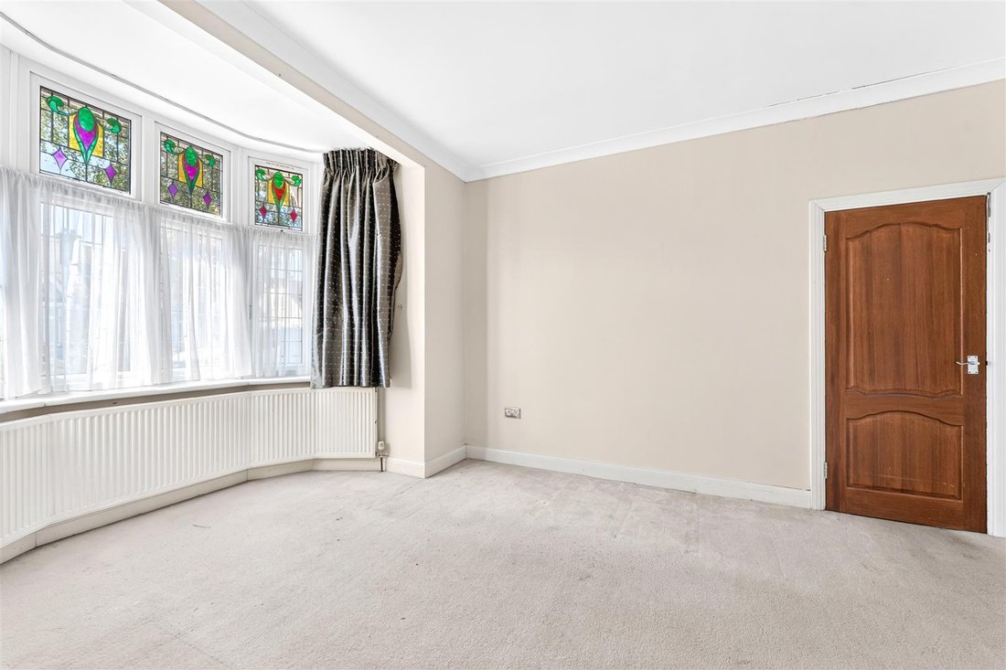 Bungalow in Seven Kings, Ilford, England 4 - 18645501
