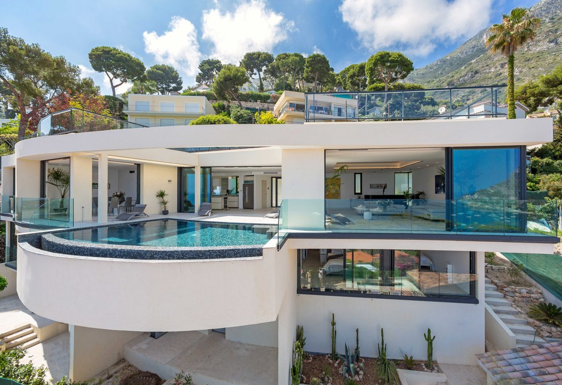 Villa in Èze, Provence-Alpes-Côte d'Azur, France 1 - 18644865