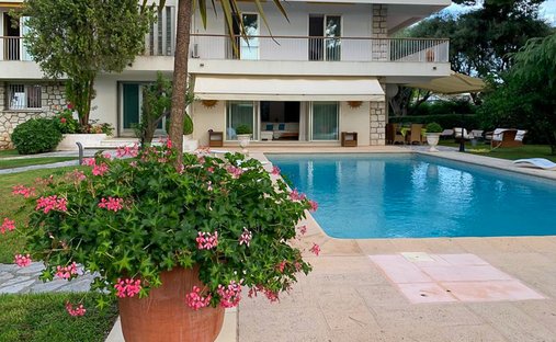 Villa in Vieille Ville, Antibes, France 1
