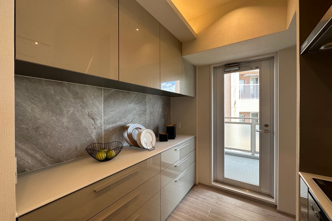 Condo in Minato City, Tokyo, Japan 4 - 18648631