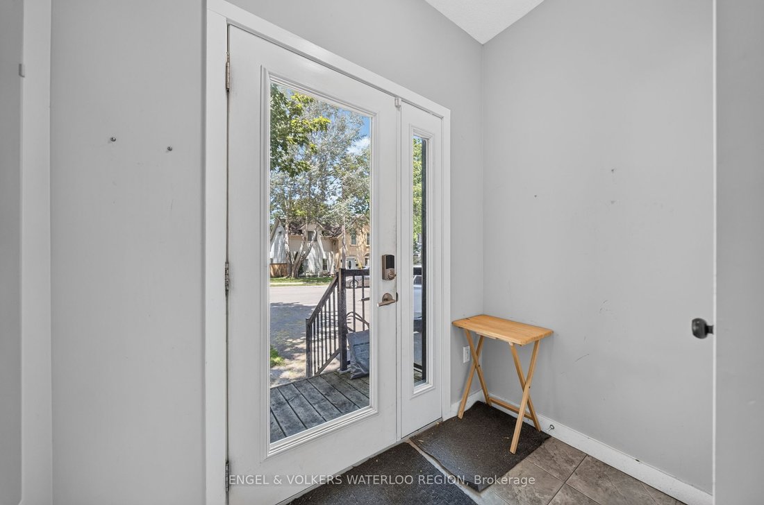House in Kitchener, Ontario, Canada 5 - 18642623