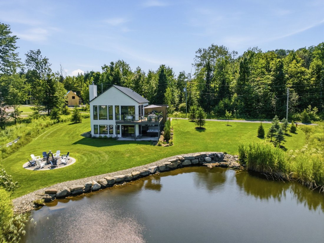House in Lac-Brome, Quebec, Canada 1 - 18643603