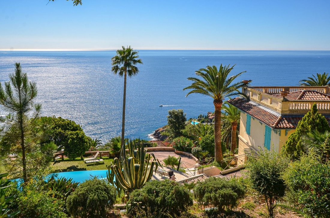 Villa in Théoule-sur-Mer, Provence-Alpes-Côte d'Azur, France 1 - 18644540