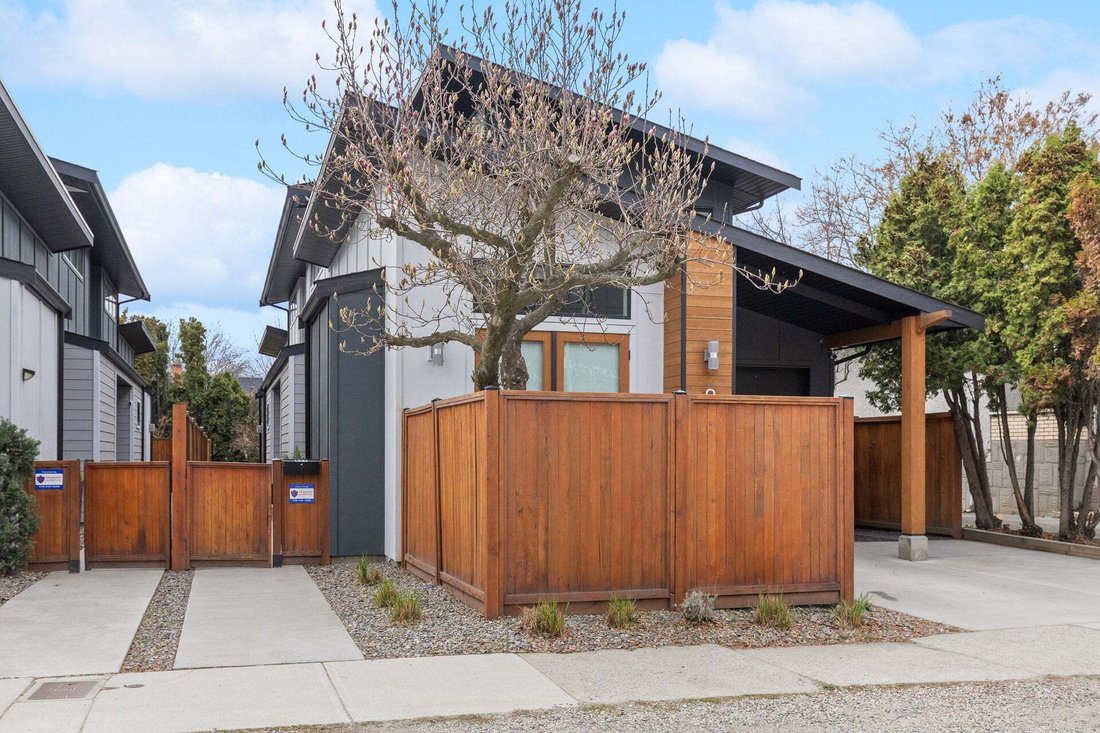 House in Kelowna, British Columbia, Canada 2 - 18642612