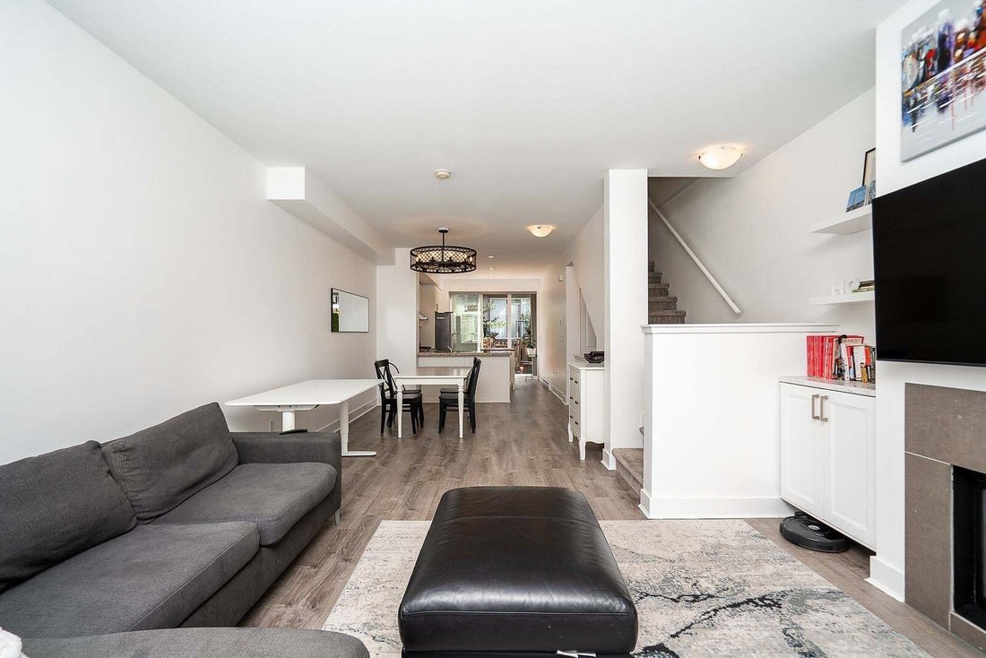 Townhouse in Surrey, British Columbia, Canada 4 - 18643228