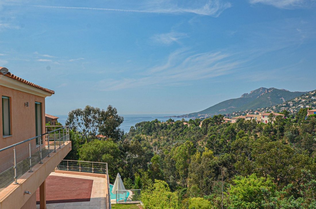 Villa in Théoule-sur-Mer, Provence-Alpes-Côte d'Azur, France 1 - 18644407