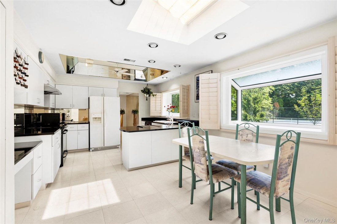 Condo in Manhasset, New York, United States 5 - 18646772