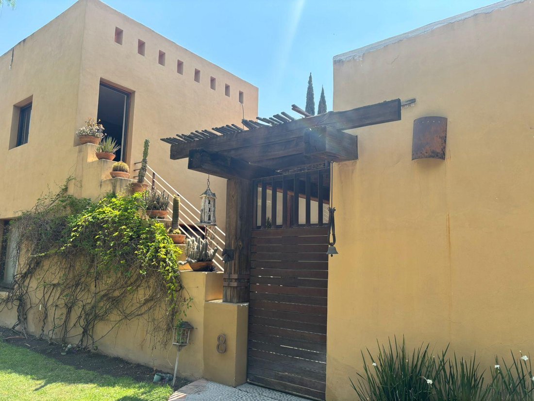 House in Corregidora Municipality, Querétaro, Mexico 2 - 18644587