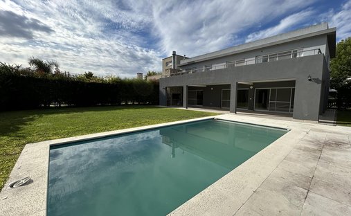 House in Del Viso, Buenos Aires Province, Argentina 1