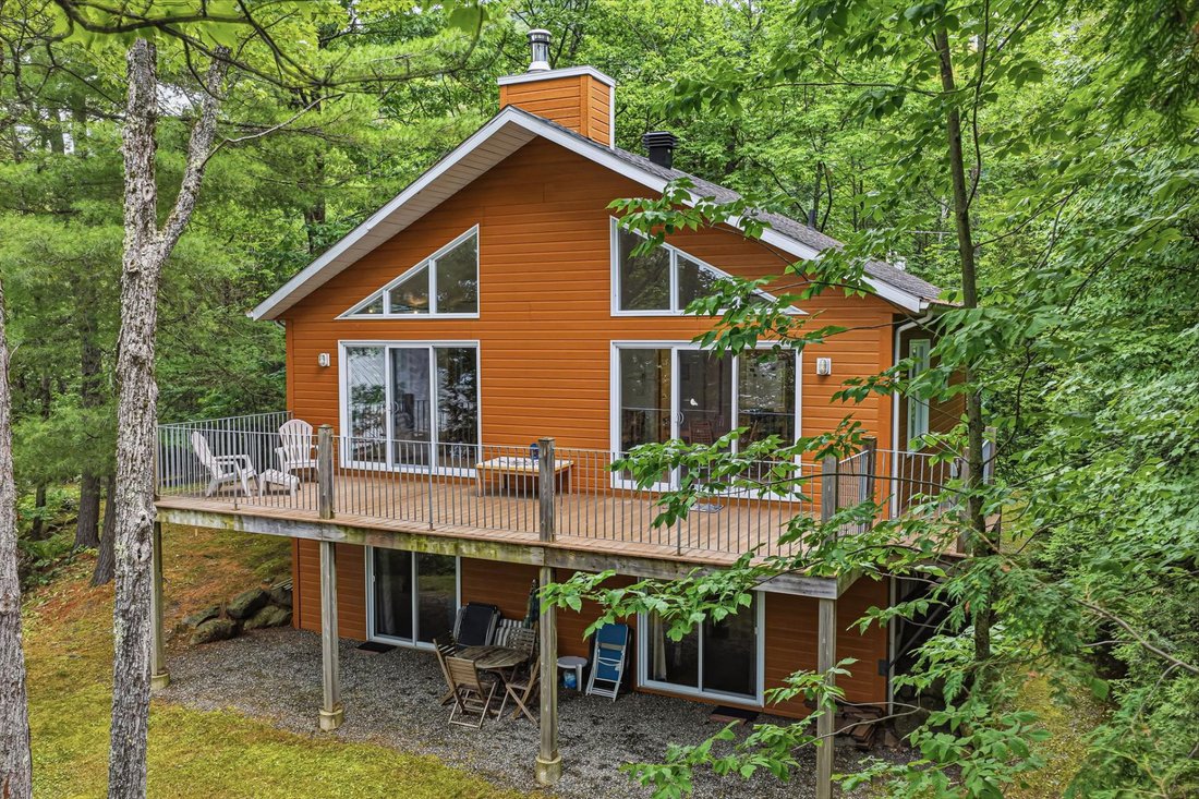 House in Austin, Quebec, Canada 1 - 18643323