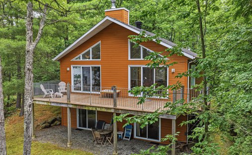 House in Austin, Quebec, Canada 1