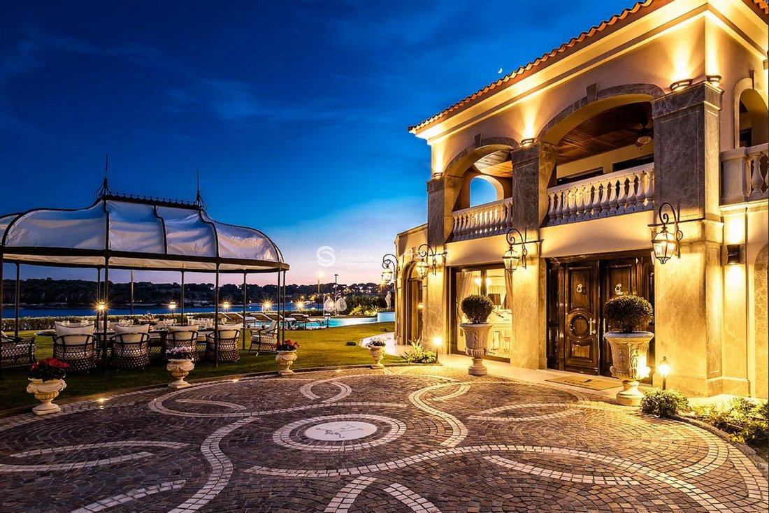 Villa in Vieille Ville, Antibes, France 4 - 18645002