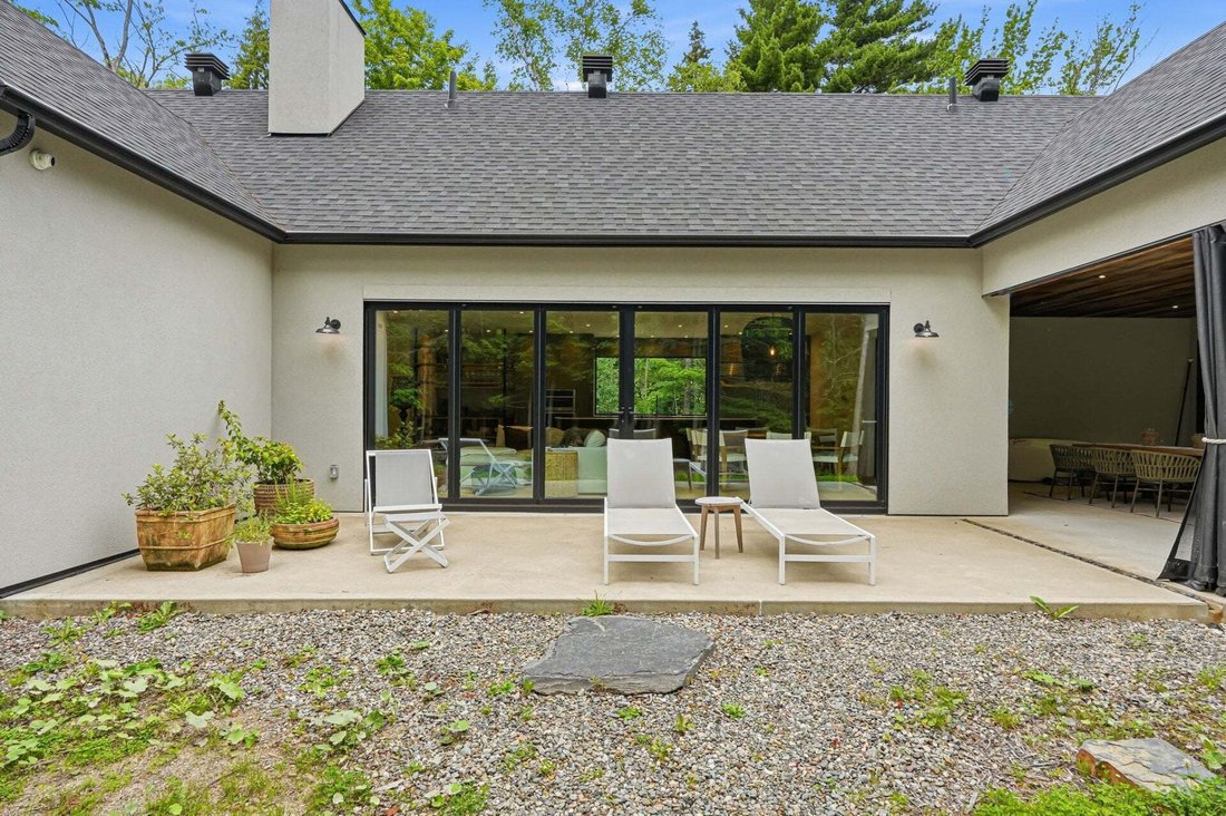 House in Austin, Quebec, Canada 5 - 18643055