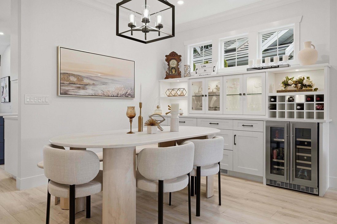 Townhouse in Surrey, British Columbia, Canada 2 - 18643522