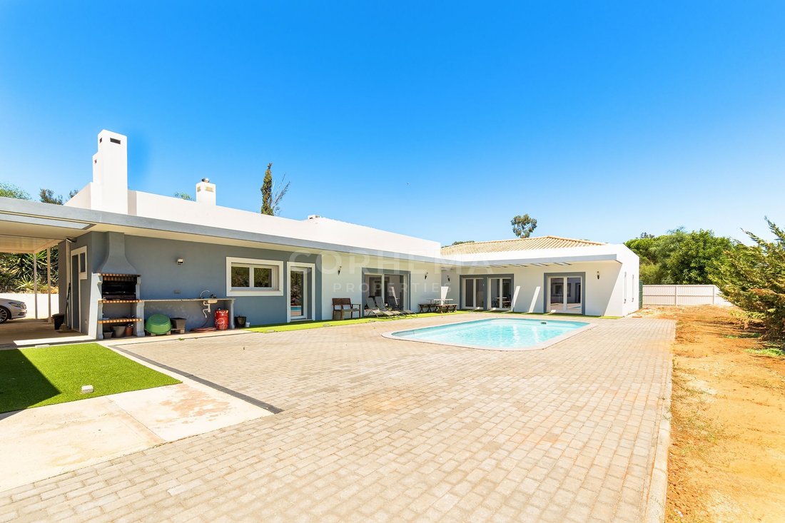 Villa in Portimao, Algarve, Portugal 1 - 18647499
