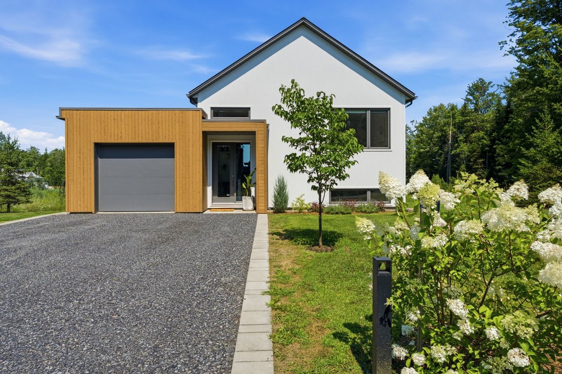 House in Lac-Brome, Quebec, Canada 3 - 18643603