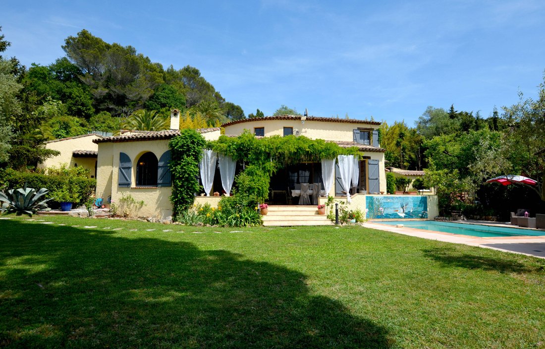 Villa in Mougins, Provence-Alpes-Côte d'Azur, France 1 - 18644537