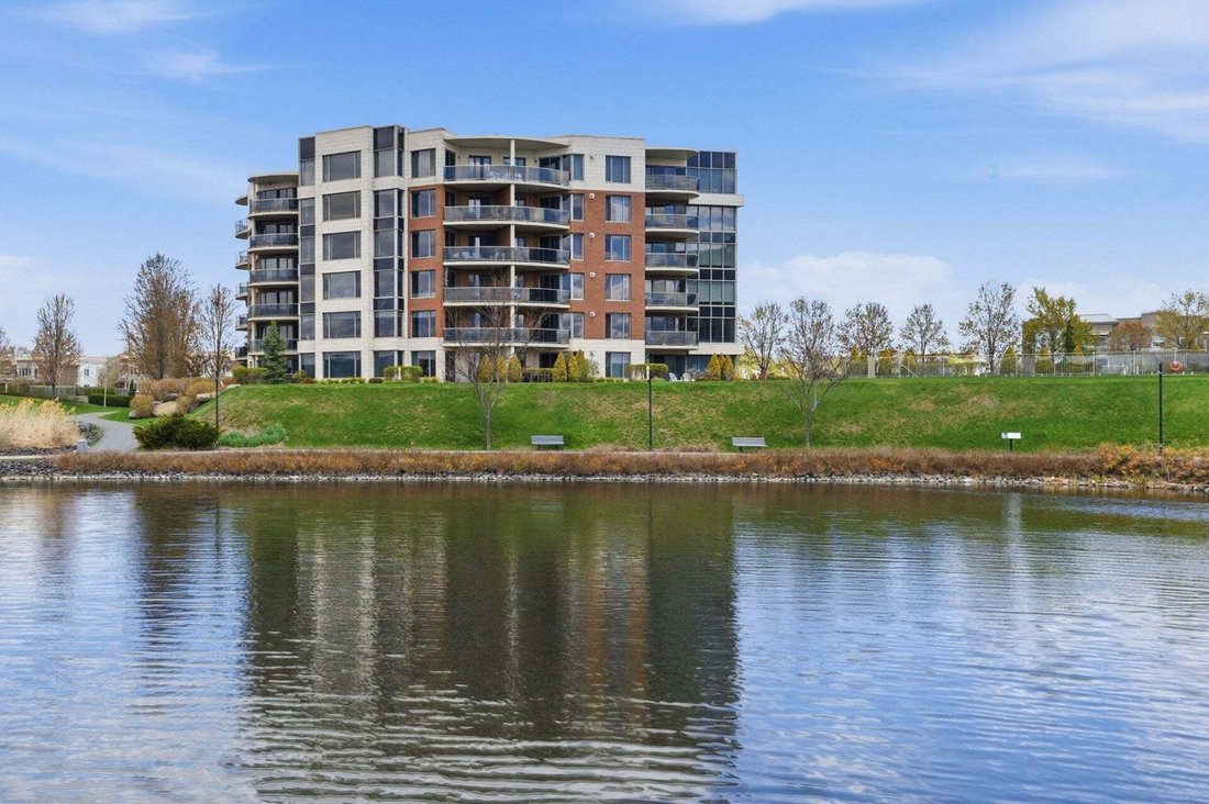 Condo in Boucherville, Quebec, Canada 1 - 18644364