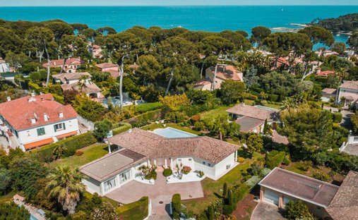 Villa in Vieille Ville, Antibes, France 1