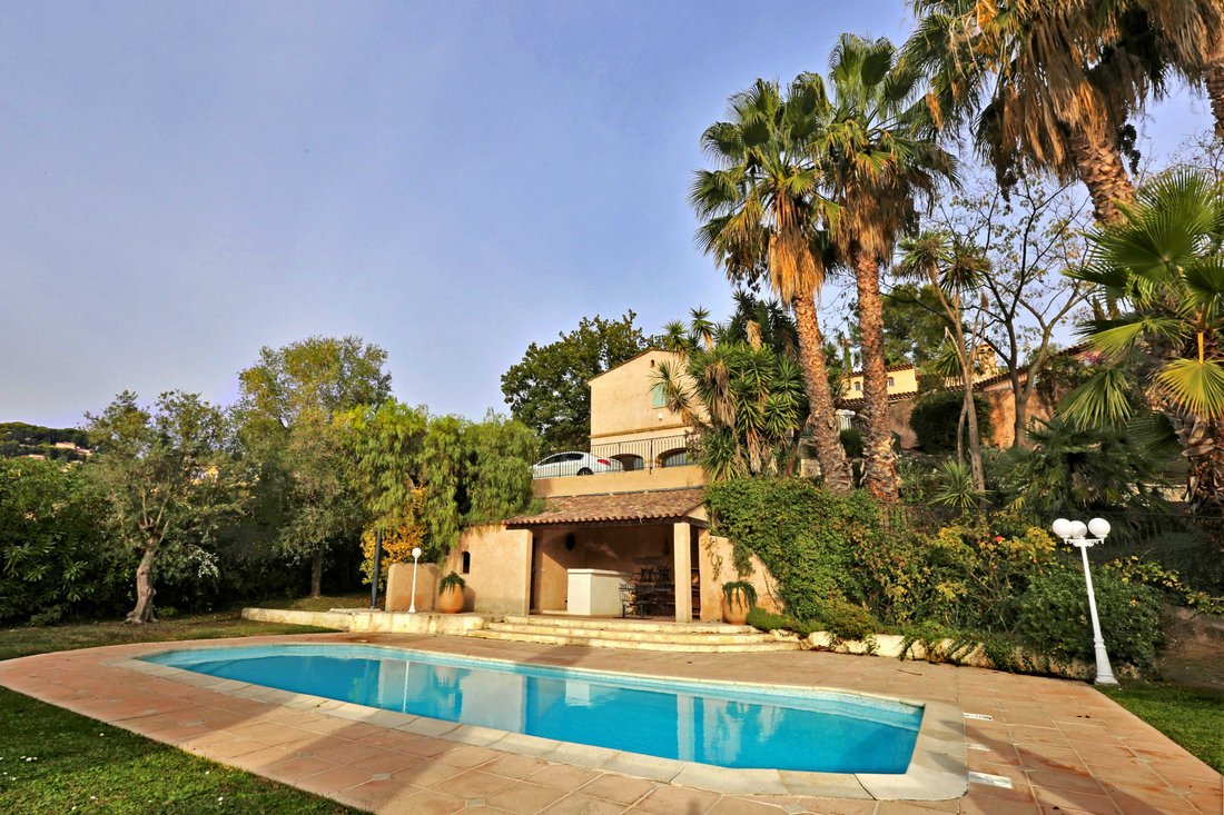 Villa in Saint-Paul-de-Vence, Provence-Alpes-Côte d'Azur, France 1 - 18644893