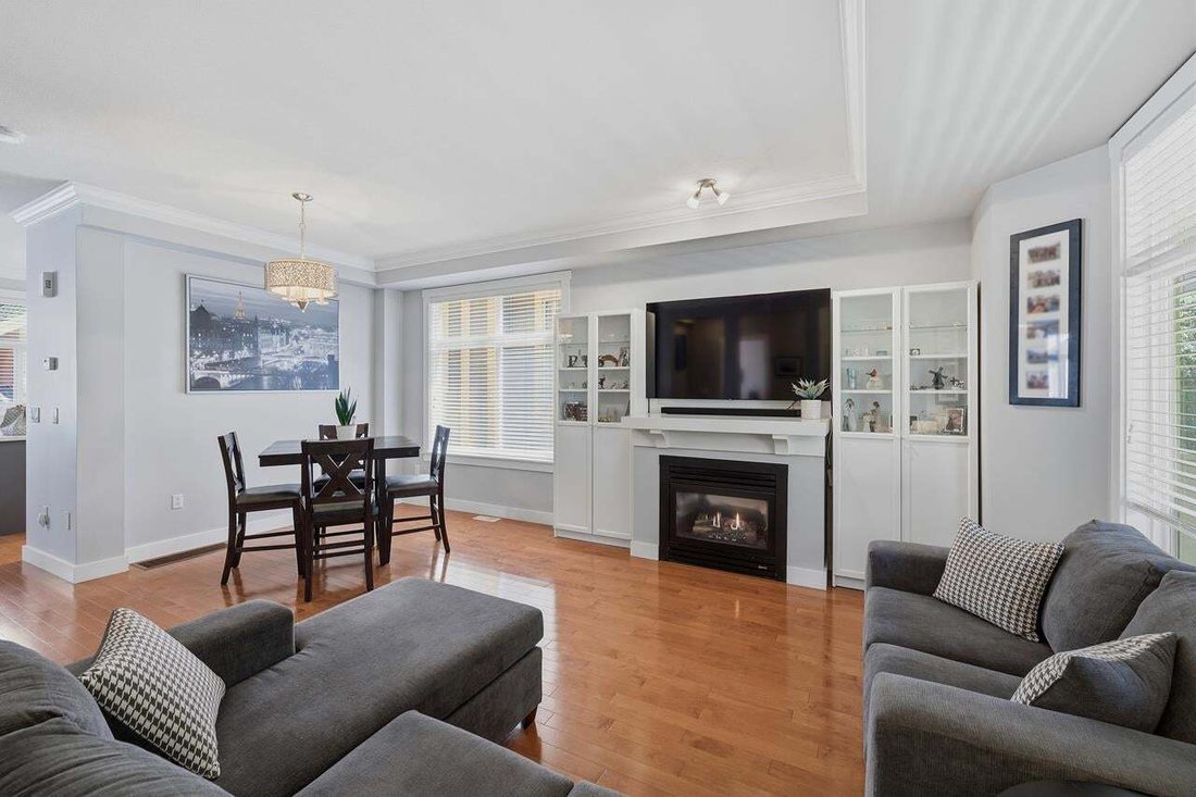 Townhouse in Surrey, British Columbia, Canada 1 - 18643391