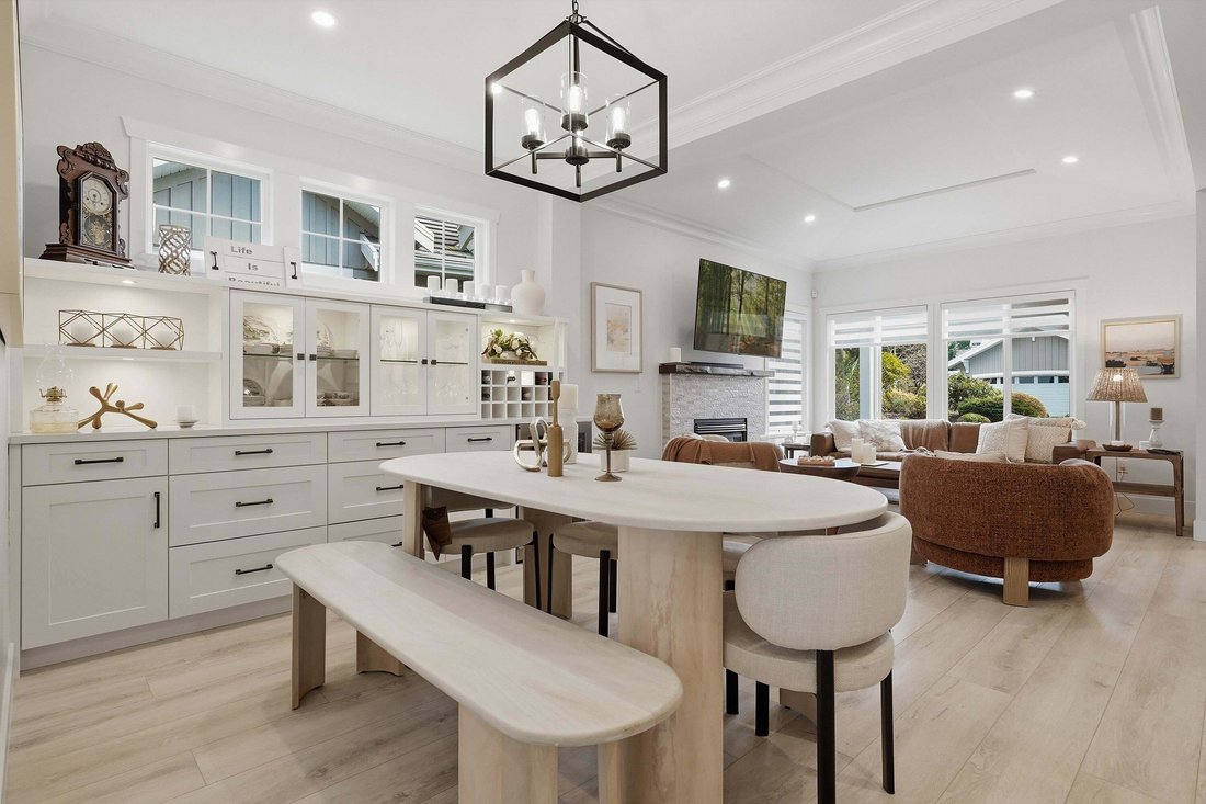 Townhouse in Surrey, British Columbia, Canada 3 - 18643522