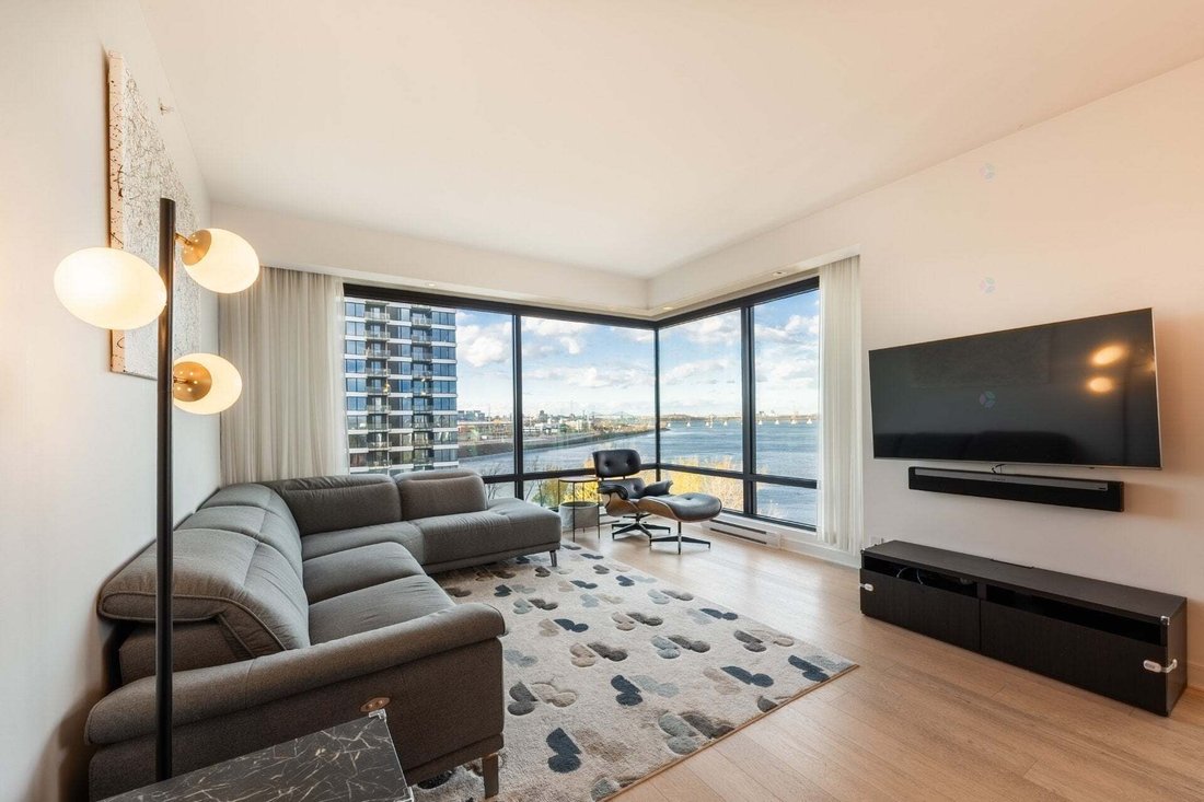 Condo in Montréal, Quebec, Canada 1 - 18643840