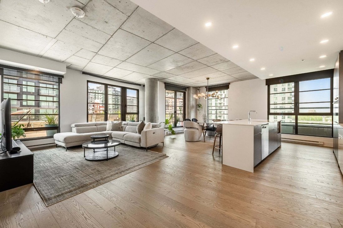 Condo in Montréal, Quebec, Canada 1 - 18643875