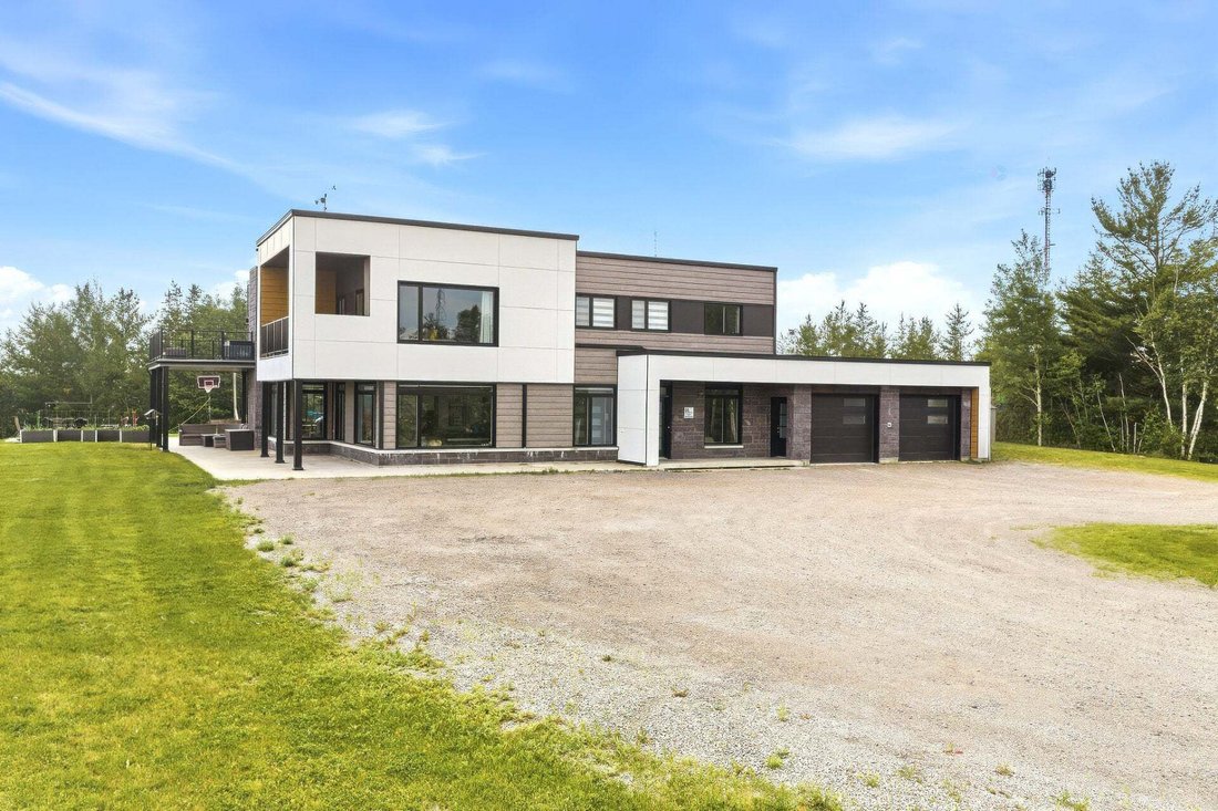 House in Saguenay, Quebec, Canada 2 - 17760219