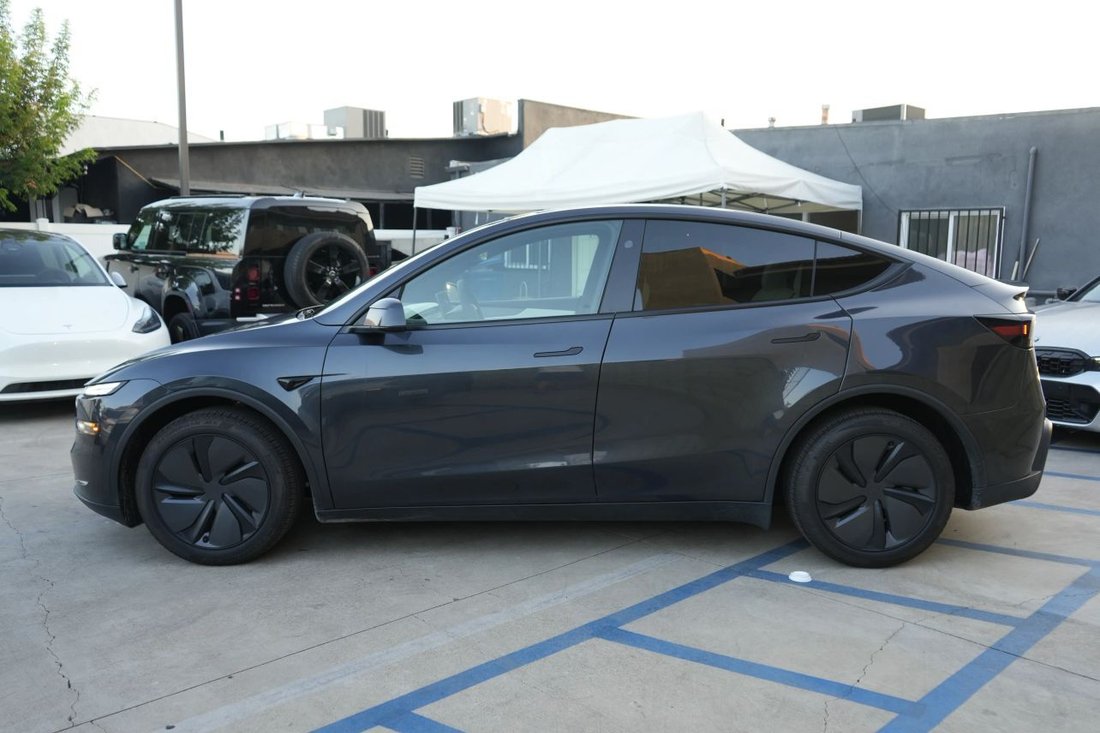 Suv in San Gabriel, CA, United States 4 - 18647960