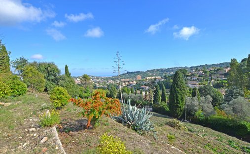 Land in Cannes, Provence-Alpes-Côte d'Azur, France 1