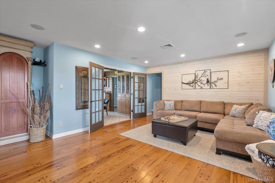 House in Bay Shore, New York, United States 4 - 18646705