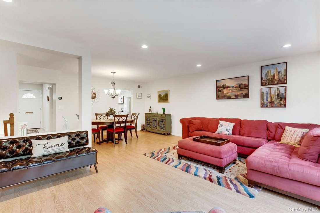 Condo in Plainview, New York, United States 3 - 18646751