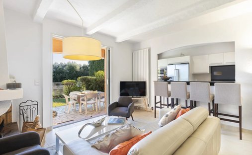 Villa in Village, Villeneuve-Loubet, France 1