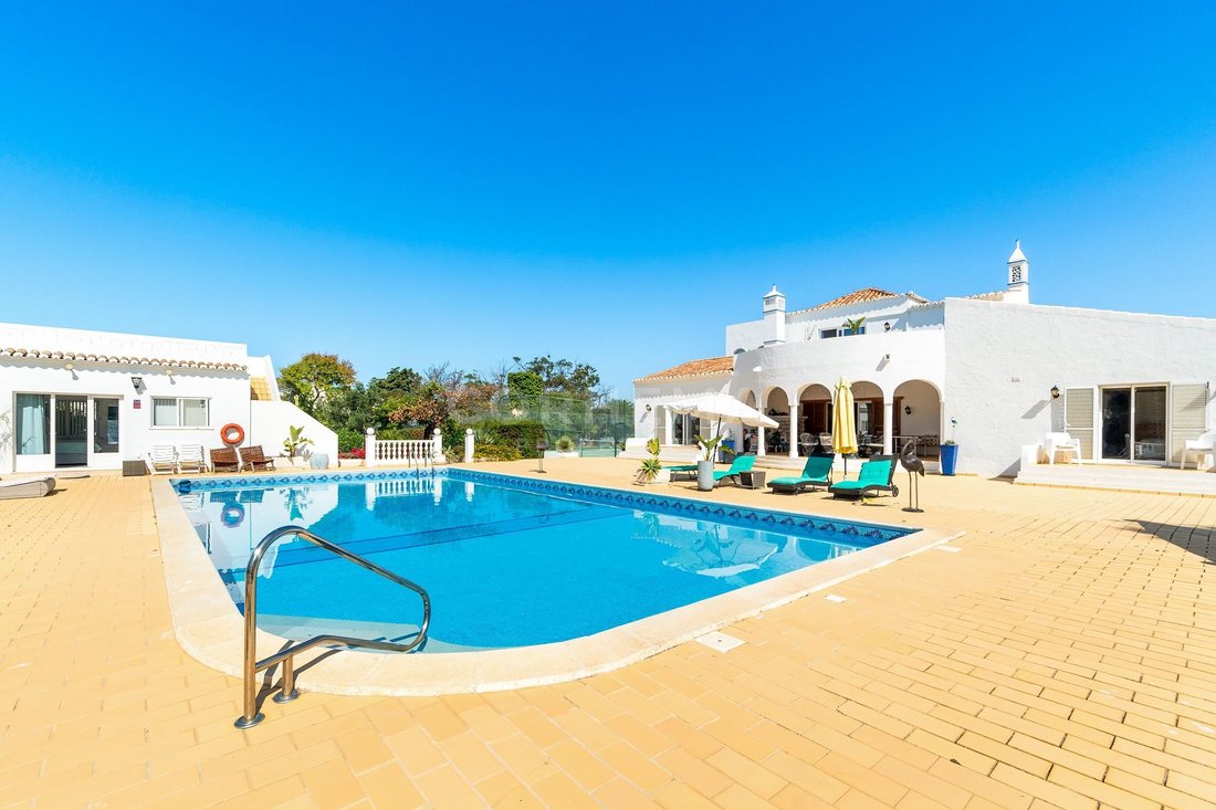 Villa in Carvoeiro, Algarve, Portugal 1 - 18647502